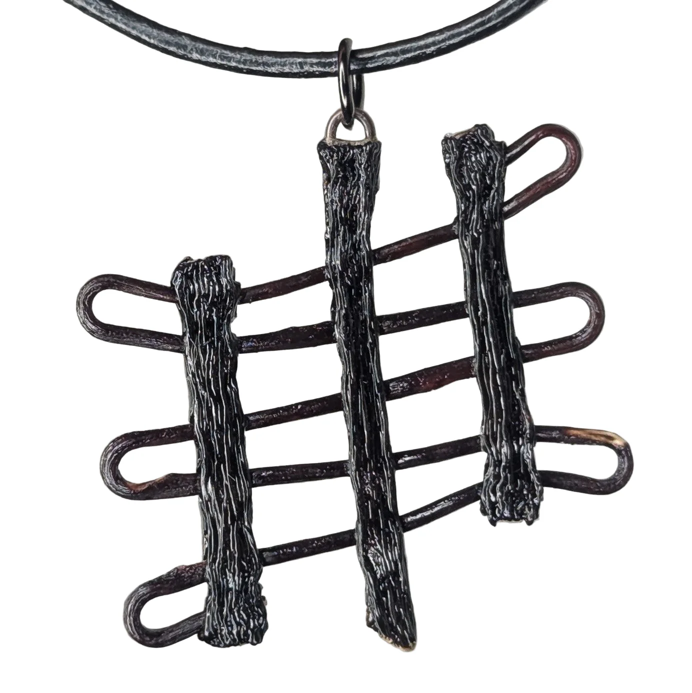 Macravenora Pendant Necklace