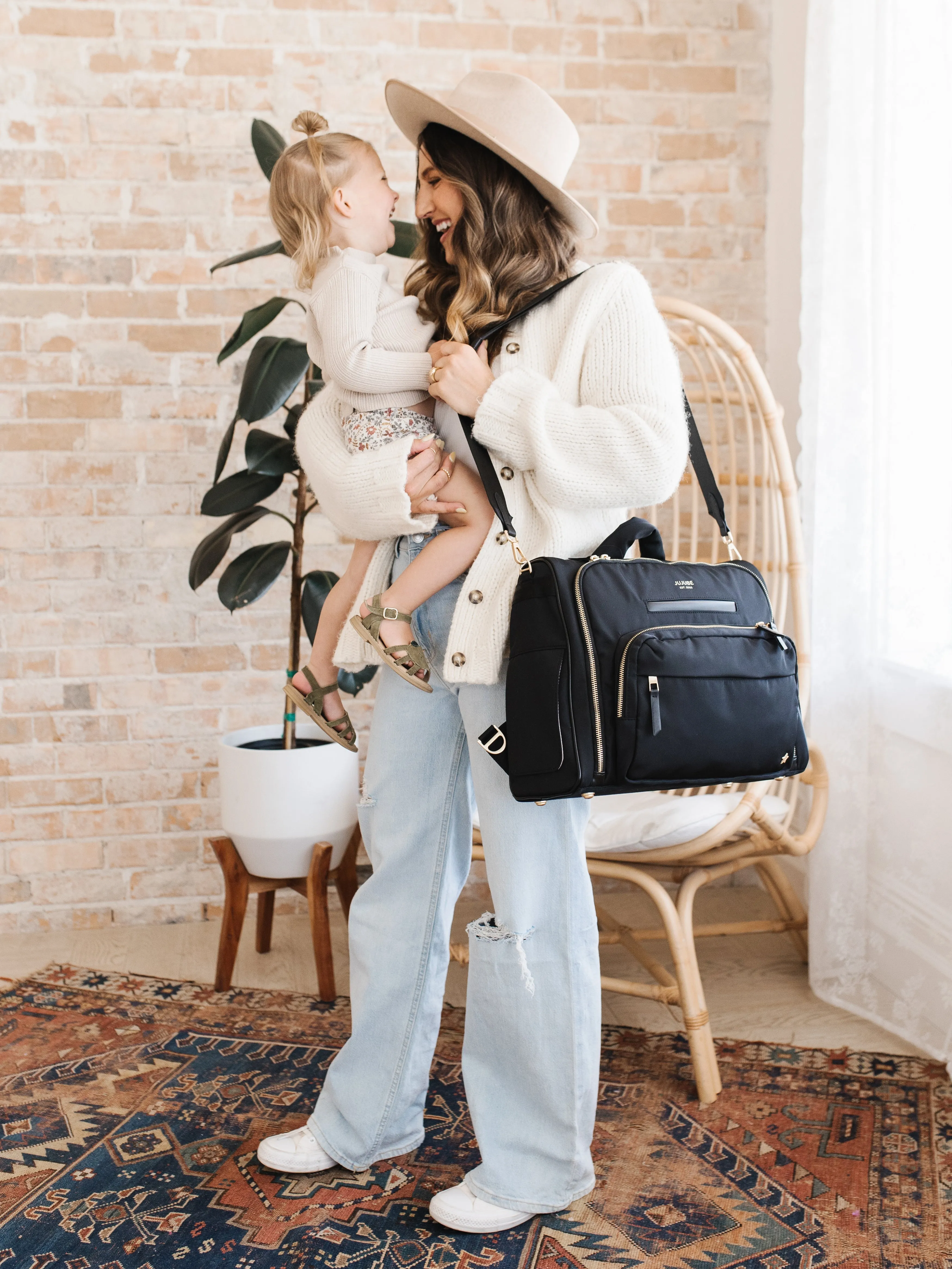 Satchel Black â 3-in-1 Stylish & Versatile Diaper Bag - Image 6